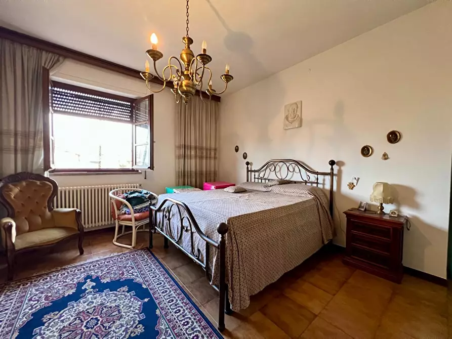 Immagine 26 di Villa in vendita  a Massa