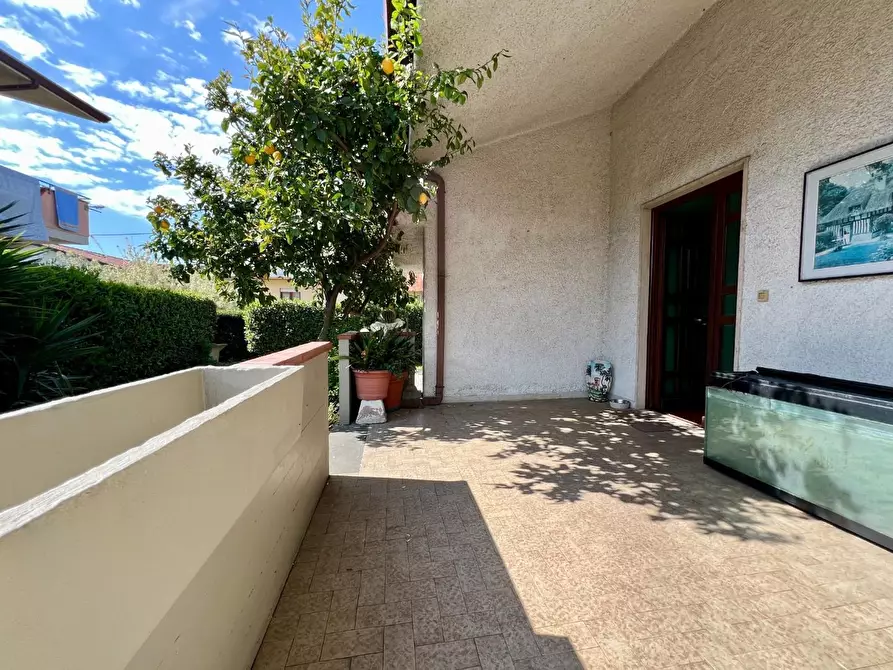 Immagine 3 di Villa in vendita  a Massa
