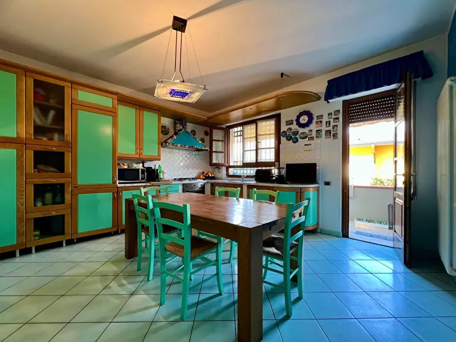 Immagine 11 di Villa in vendita  a Massa