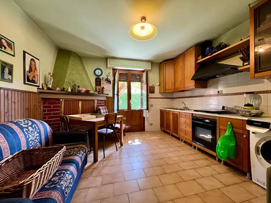 Immagine 33 di Villa in vendita  a Massa