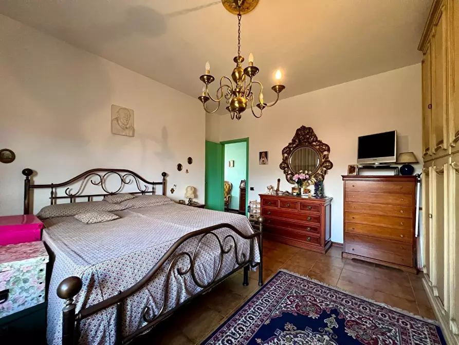 Immagine 28 di Villa in vendita  a Massa