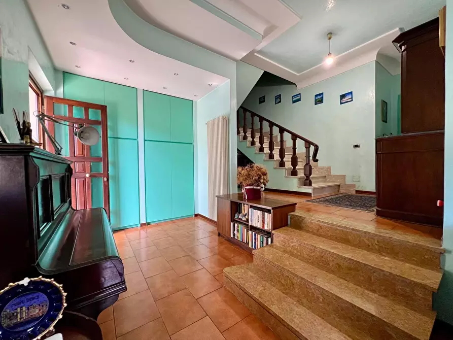 Immagine 5 di Villa in vendita  a Massa