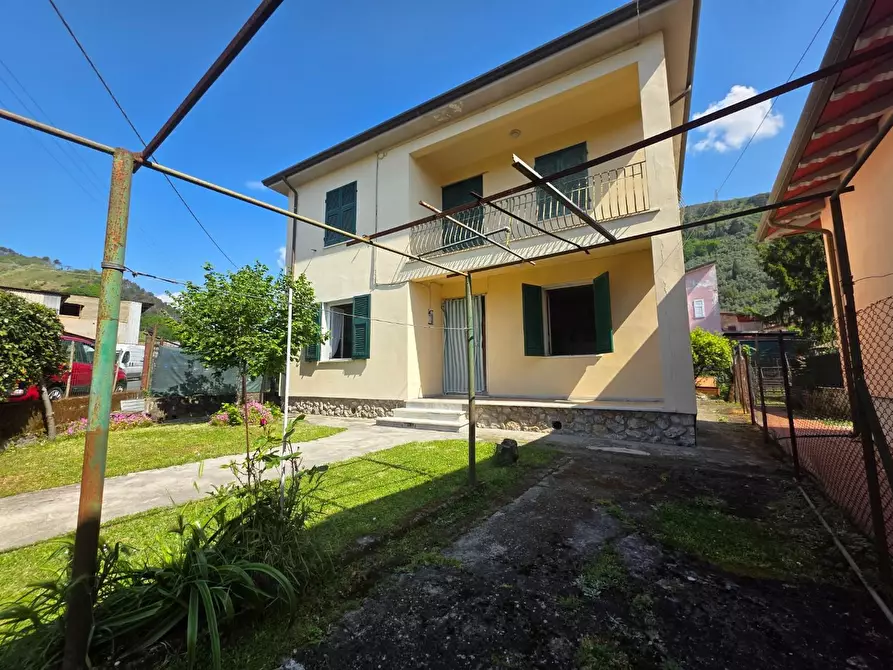 Immagine 1 di Casa indipendente in vendita  a Massa