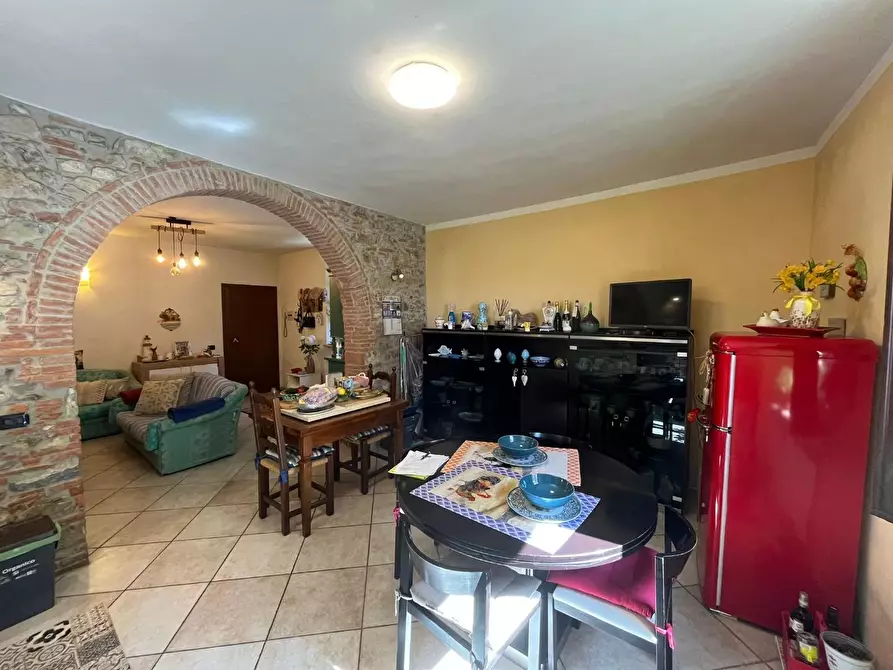 Immagine 2 di Appartamento in vendita  a Suvereto