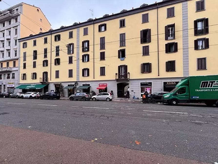 Immagine 1 di Magazzino in vendita  a Milano