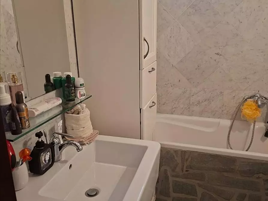 Immagine 22 di Casa indipendente in vendita  a Massa