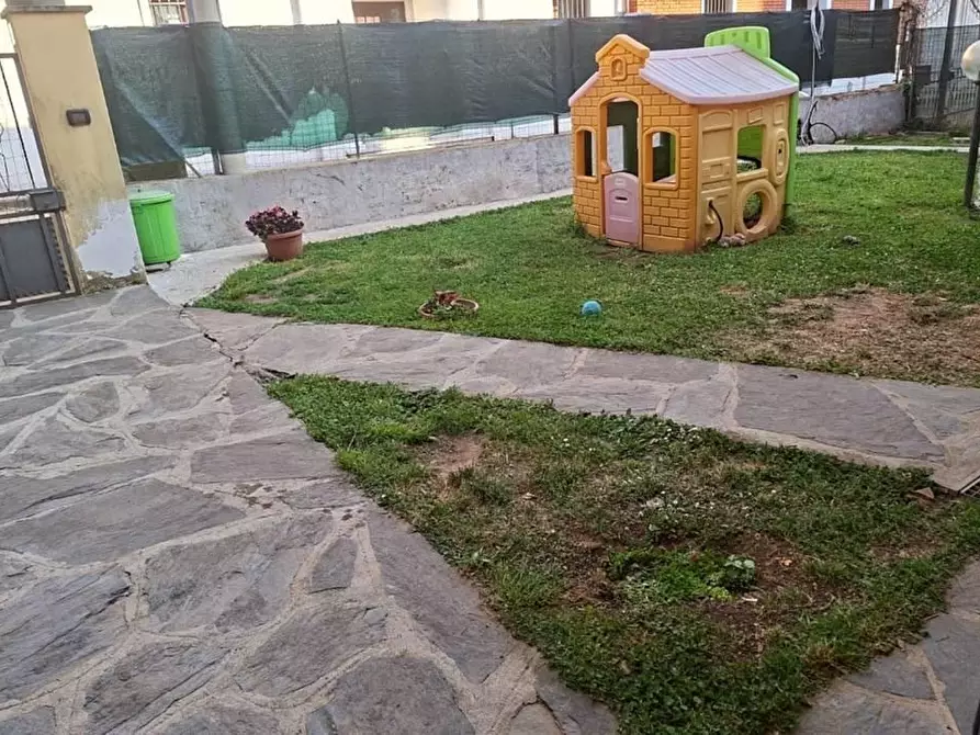Immagine 2 di Casa indipendente in vendita  a Massa