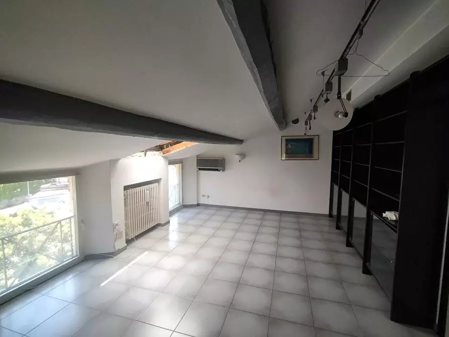 Immagine 20 di Mansarda in vendita  a Massa