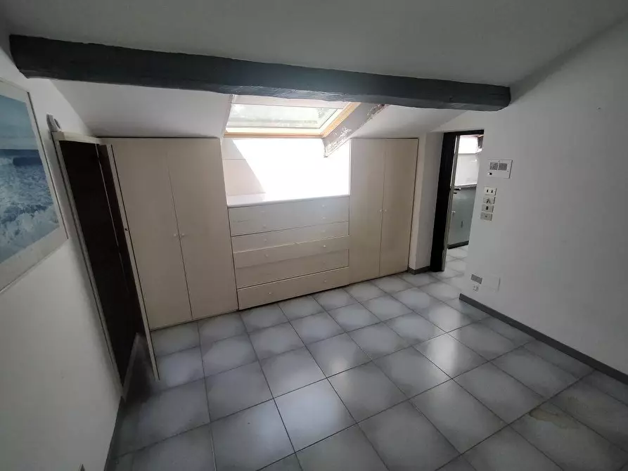 Immagine 9 di Mansarda in vendita  a Massa