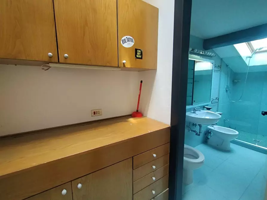 Immagine 14 di Mansarda in vendita  a Massa