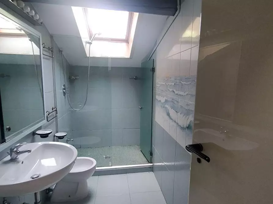 Immagine 13 di Mansarda in vendita  a Massa