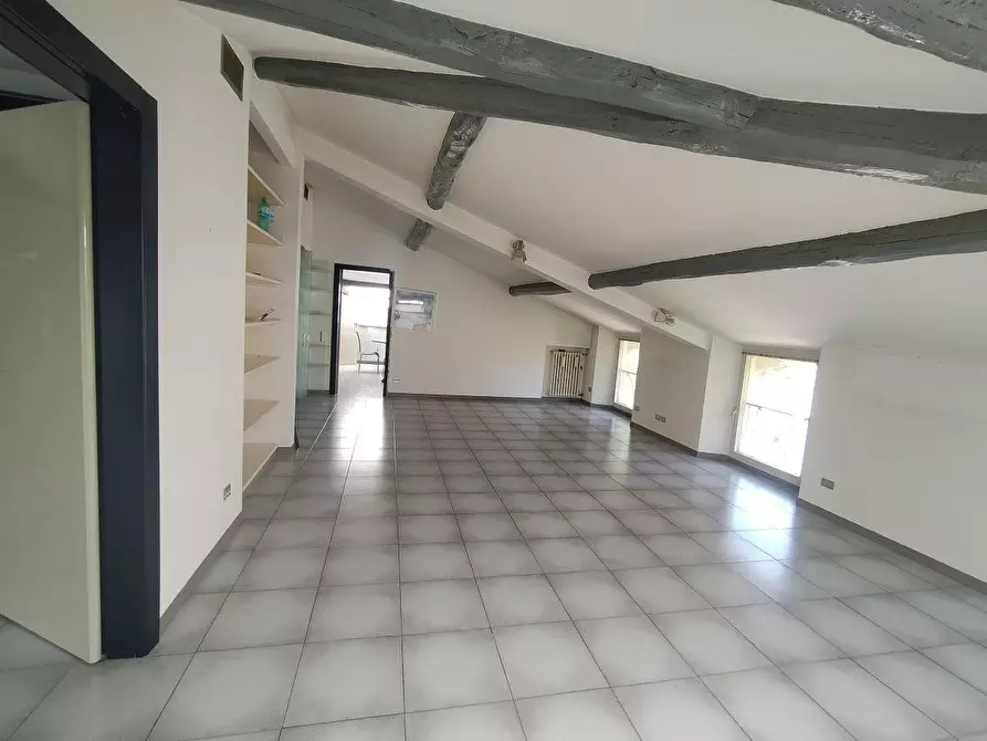 Immagine 2 di Mansarda in vendita  a Massa