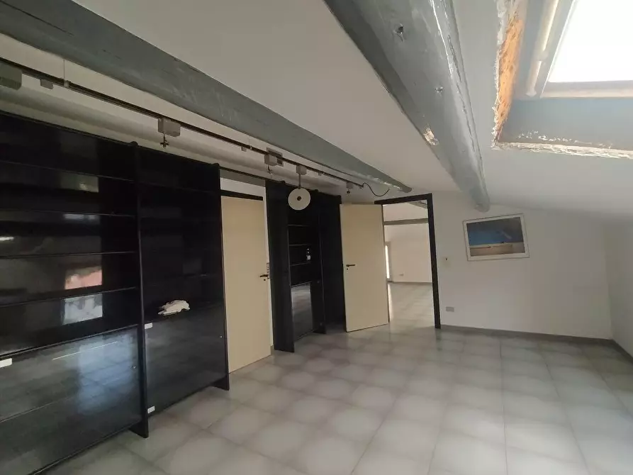 Immagine 22 di Mansarda in vendita  a Massa