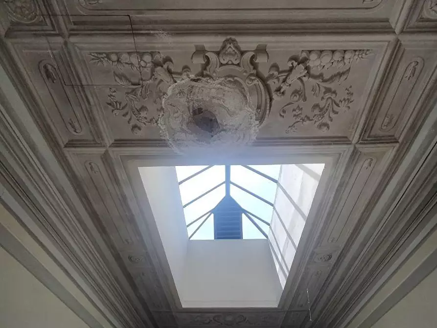 Immagine 29 di Mansarda in vendita  a Massa