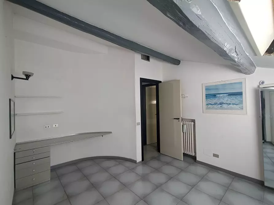 Immagine 8 di Mansarda in vendita  a Massa