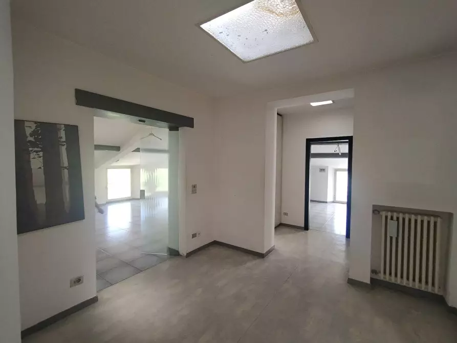 Immagine 16 di Mansarda in vendita  a Massa