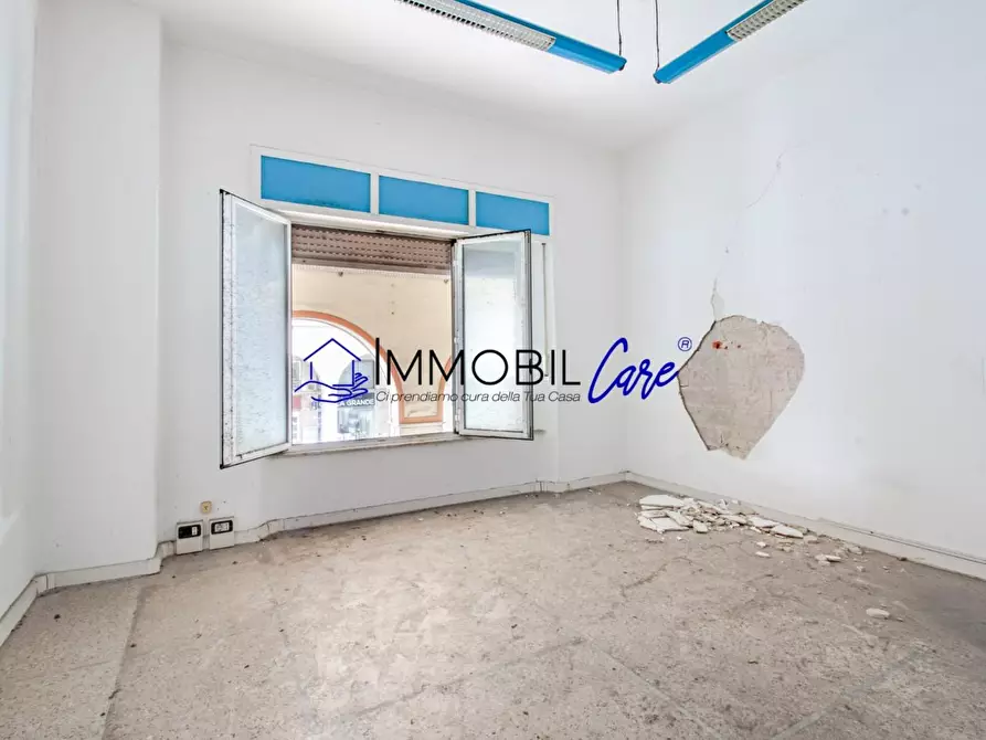 Immagine 3 di Ufficio in vendita  a Livorno