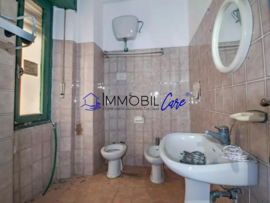 Immagine 8 di Ufficio in vendita  a Livorno