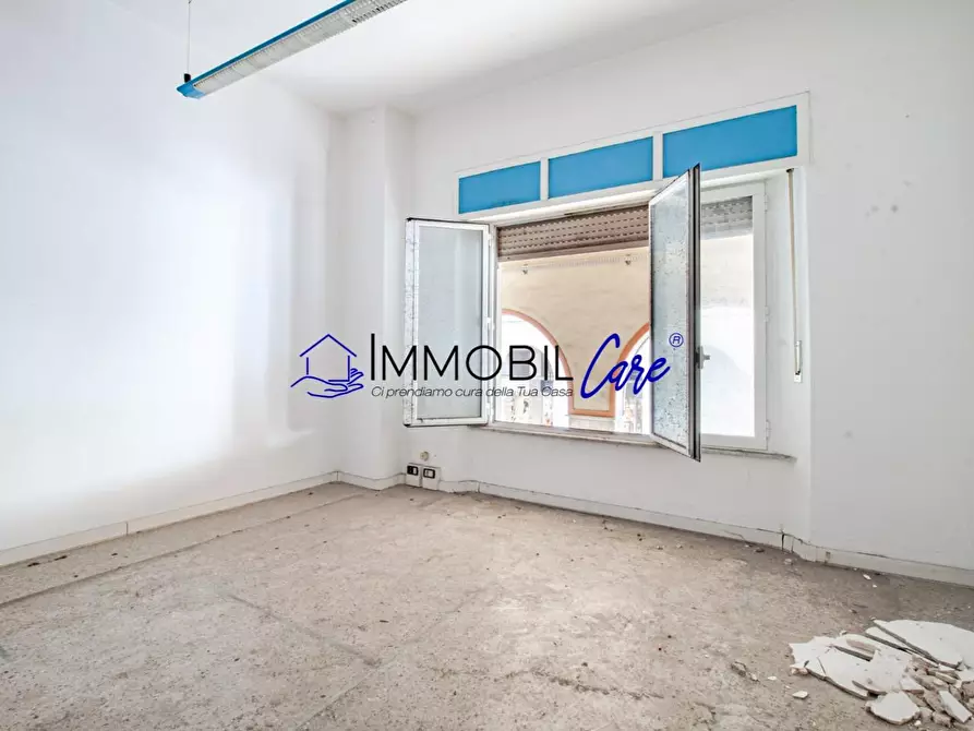 Immagine 2 di Ufficio in vendita  a Livorno