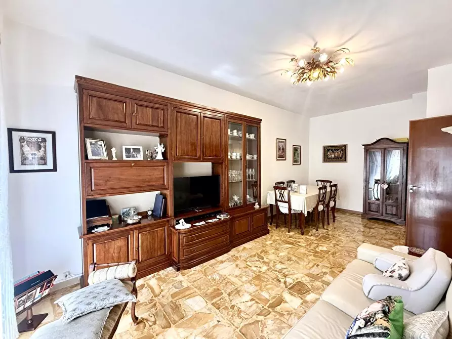 Immagine 4 di Appartamento in vendita  a Massa