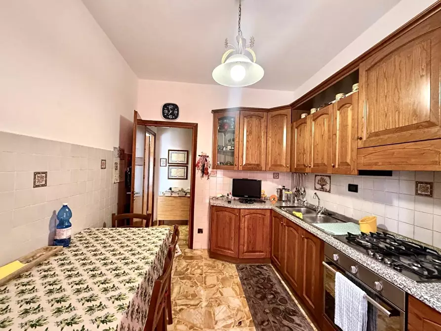 Immagine 7 di Appartamento in vendita  a Massa