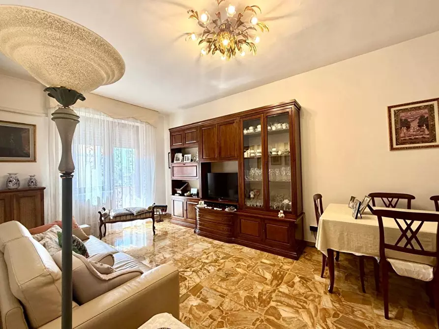 Immagine 1 di Appartamento in vendita  a Massa