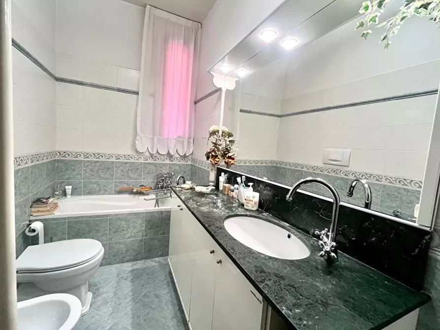 Immagine 12 di Appartamento in vendita  a Massa