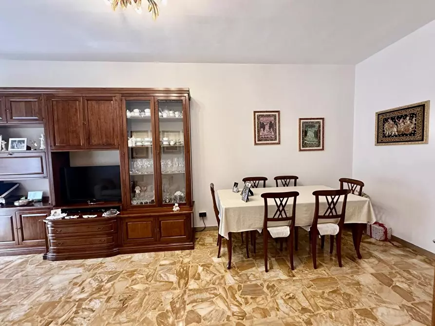 Immagine 3 di Appartamento in vendita  a Massa