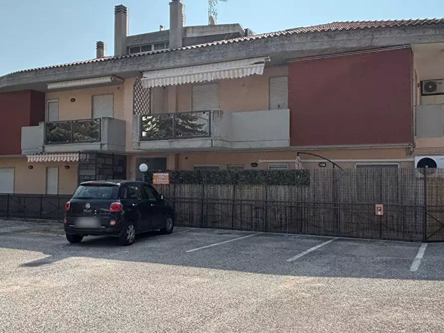 Immagine 2 di Magazzino in vendita  a Vasto