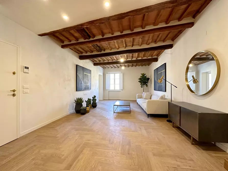 Immagine 2 di Appartamento in vendita  a Lucca