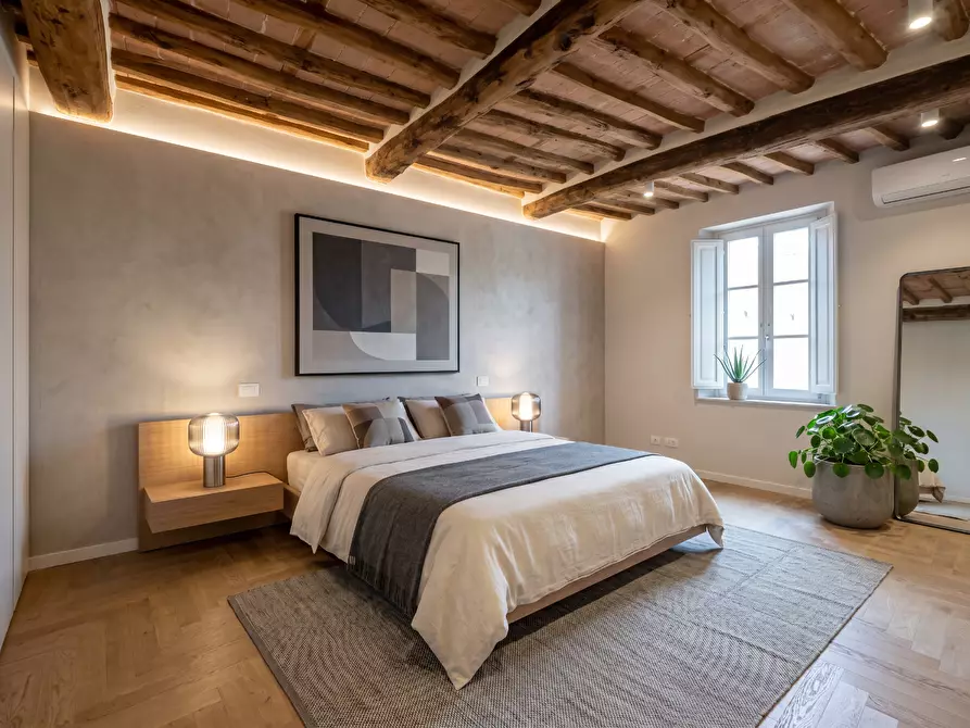 Immagine 5 di Appartamento in vendita  a Lucca