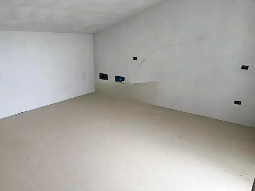 Immagine 1 di Villetta a schiera in vendita  a Cascina