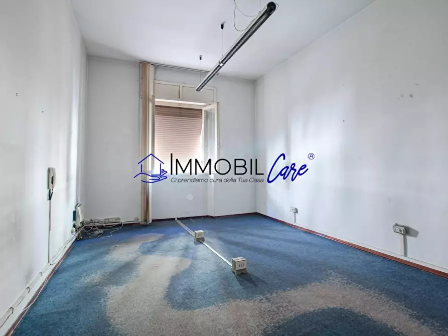 Immagine 3 di Ufficio in vendita  a Livorno