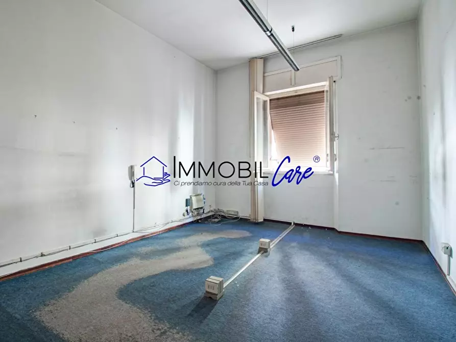 Immagine 4 di Ufficio in vendita  a Livorno