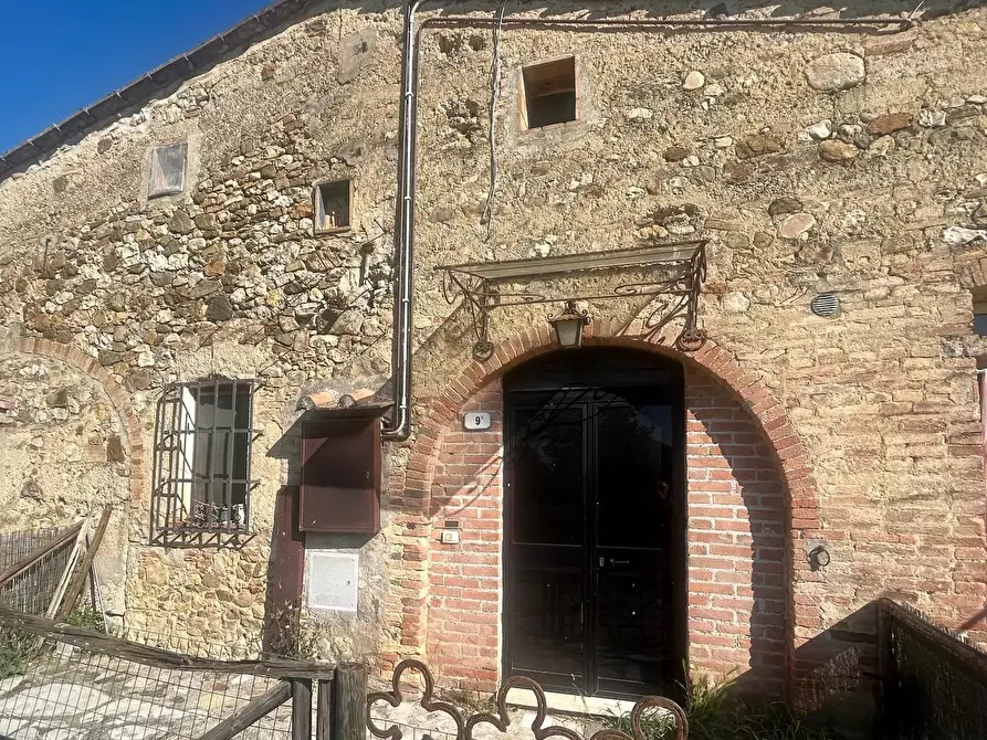 Immagine 1 di Porzione di casa in vendita  a Monteriggioni