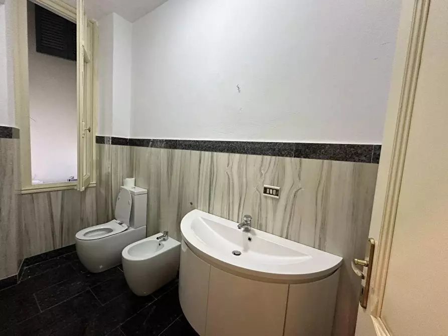 Immagine 25 di Villa in vendita  a Carrara