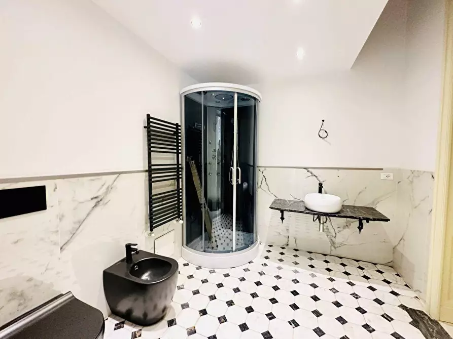 Immagine 28 di Villa in vendita  a Carrara