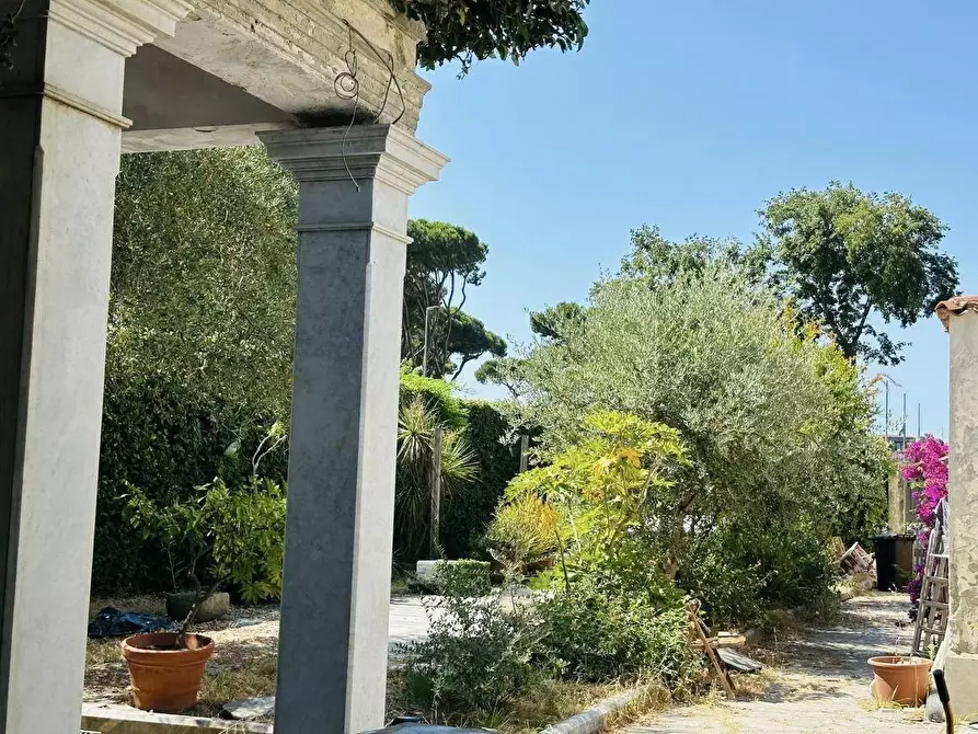 Immagine 31 di Villa in vendita  a Carrara