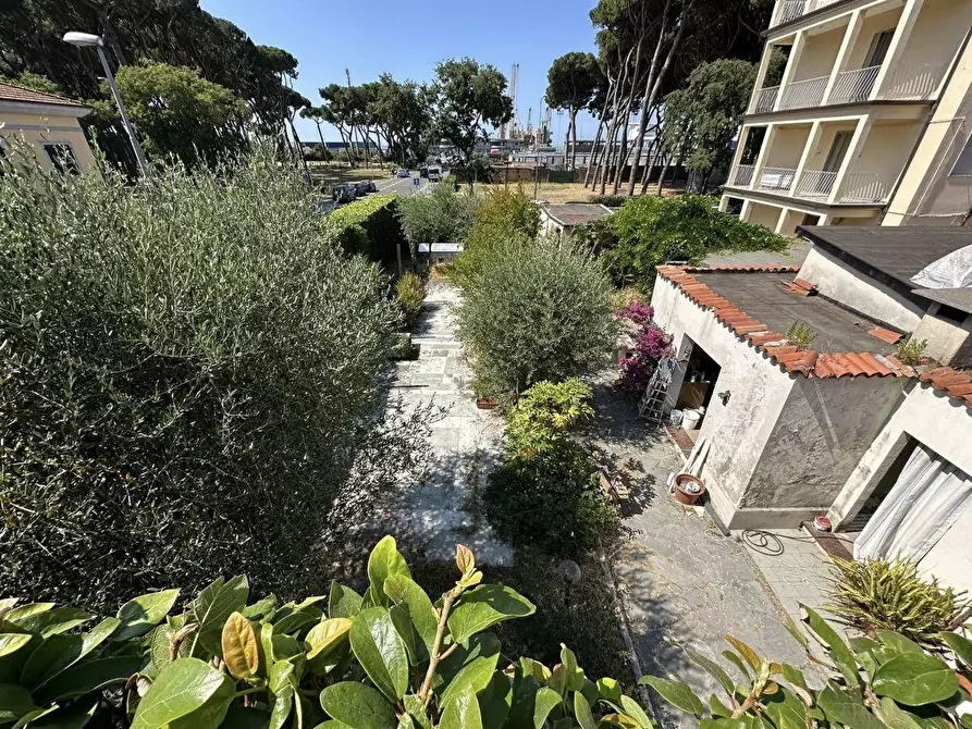 Immagine 29 di Villa in vendita  a Carrara