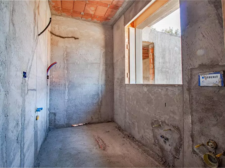 Immagine 10 di Villa in vendita  a Livorno