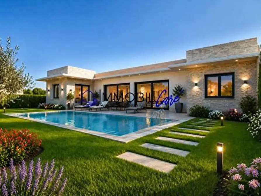 Immagine 2 di Villa in vendita  a Livorno