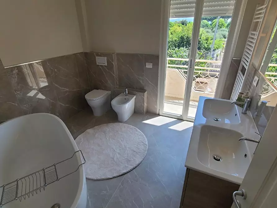 Immagine 21 di Villa in affitto  a Pietrasanta