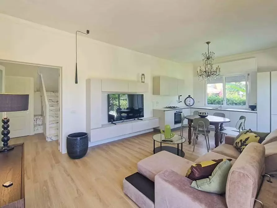 Immagine 9 di Villa in affitto  a Pietrasanta