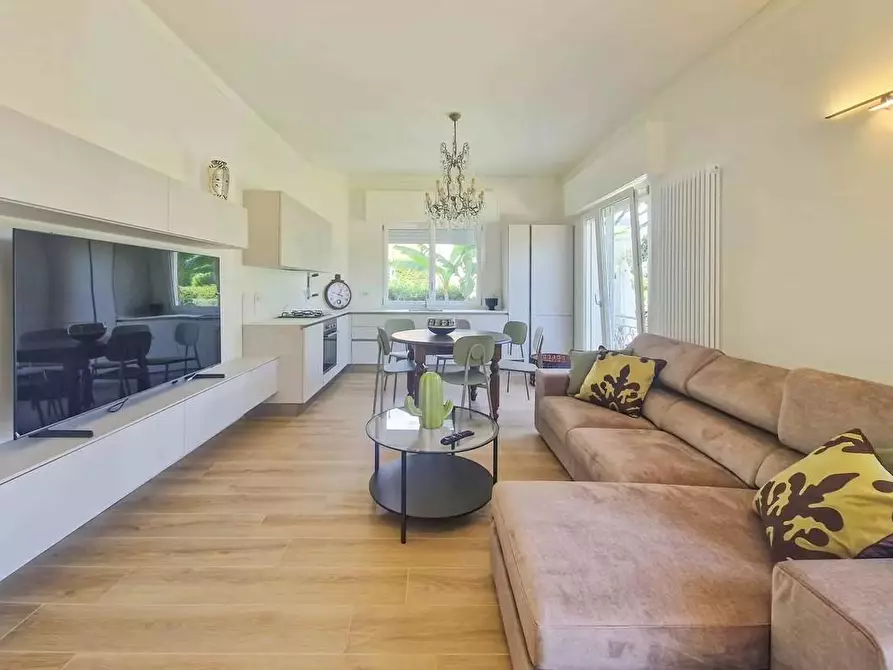 Immagine 11 di Villa in affitto  a Pietrasanta