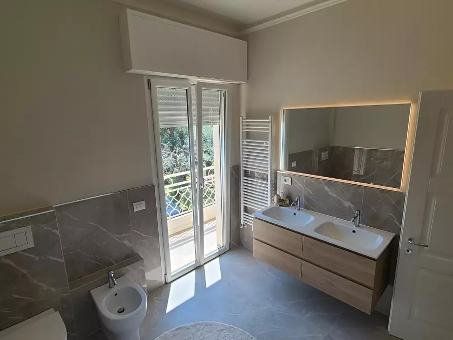 Immagine 19 di Villa in affitto  a Pietrasanta