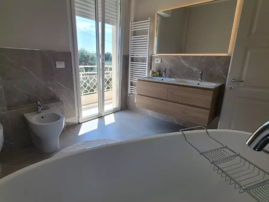 Immagine 32 di Villa in affitto  a Pietrasanta