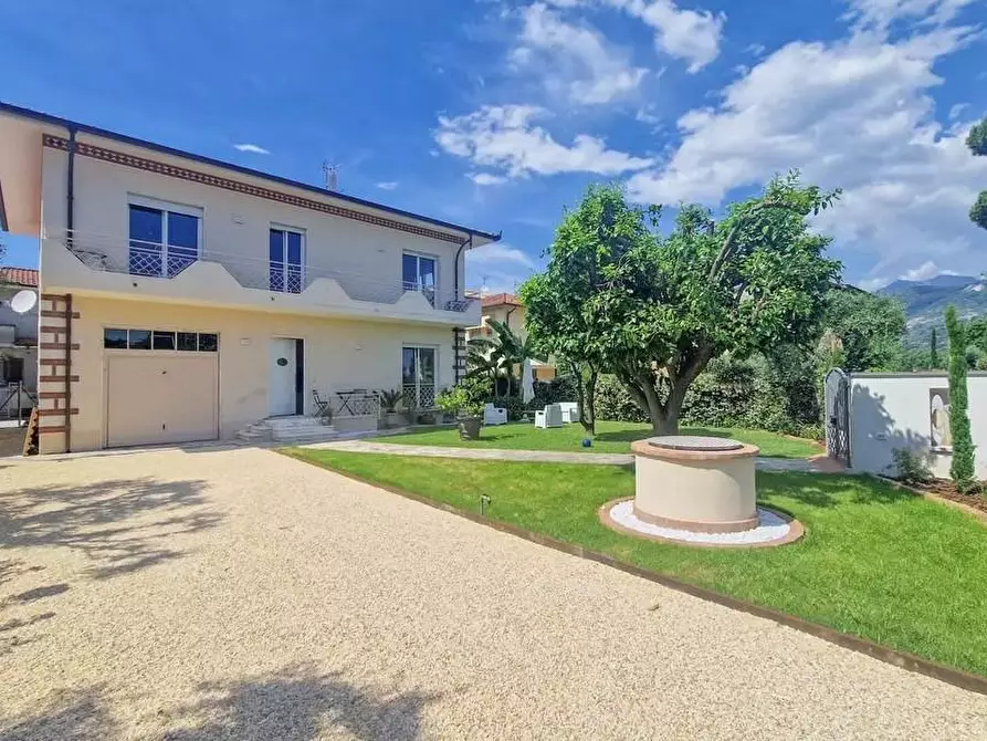 Immagine 3 di Villa in affitto  a Pietrasanta