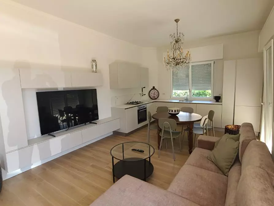 Immagine 7 di Villa in affitto  a Pietrasanta