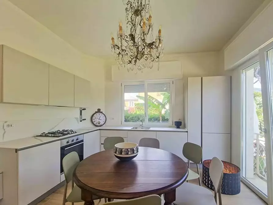 Immagine 16 di Villa in affitto  a Pietrasanta