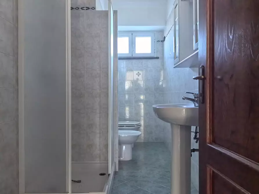 Immagine 11 di Ufficio in affitto  a Calcinaia